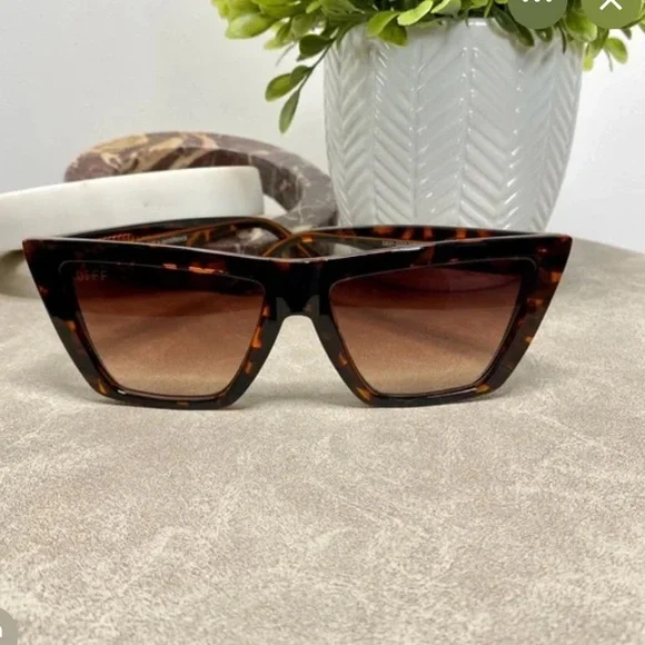DIFF EYEWEAR 🔥 WINONA Tortoise Shell Sunglasses - Picture 2 of 10
